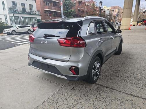 2022 Kia Niro LXS