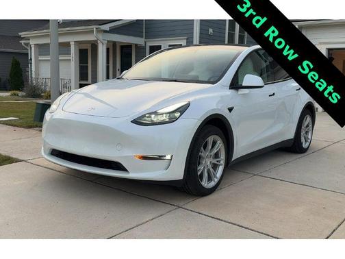 Pearl White Multi-Coat 2023 Tesla Model Y Long Range
