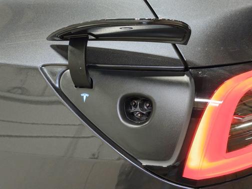 2025 Tesla Model Y Performance