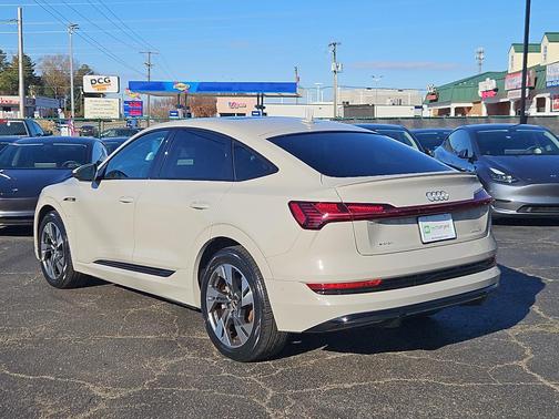 2022 Audi e-tron Sportback S line Premium