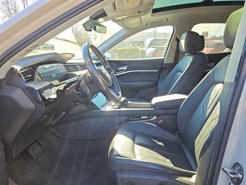 2022 Audi e-tron Sportback S line Premium