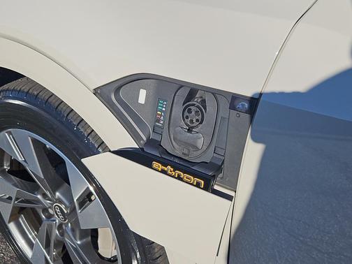 2022 Audi e-tron Sportback S line Premium