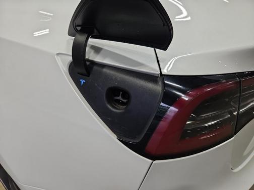 Pearl White Multi-Coat 2019 Tesla Model 3 Standard Range Plus