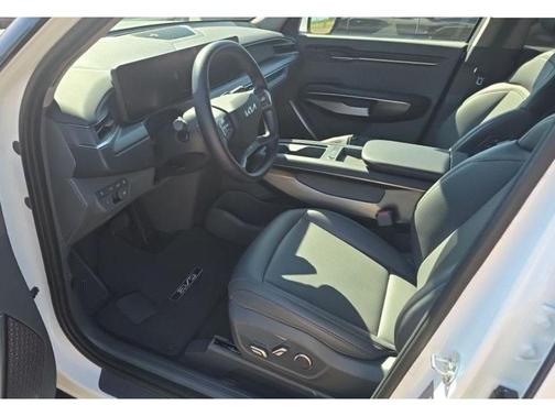 Snow White Pearl 2024 Kia EV9 Light Long Range