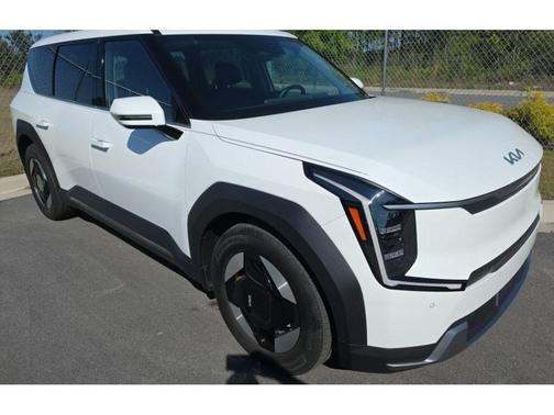 Snow White Pearl 2024 Kia EV9 Light Long Range