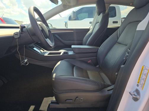 Pearl White Multi-Coat 2023 Tesla Model Y Long Range