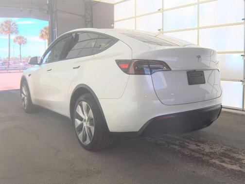 Pearl White Multi-Coat 2023 Tesla Model Y Long Range