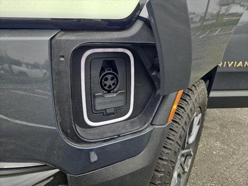 2023 Rivian R1S Adventure