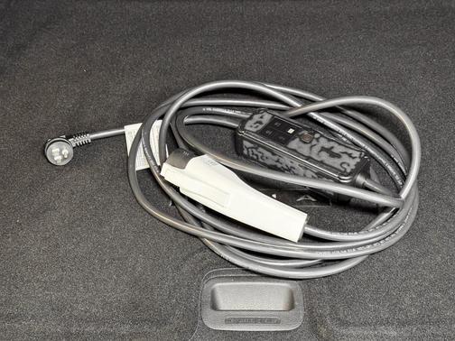 Ecotronic Gray Pearl 2024 Hyundai KONA EV SEL