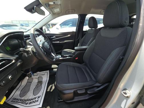 Silver Flare Metallic 2023 Chevrolet Bolt EUV LT
