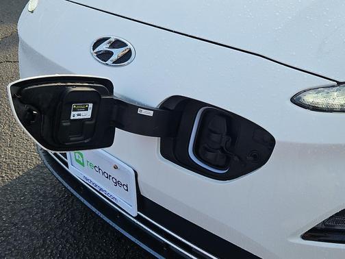 2022 Hyundai KONA EV SEL