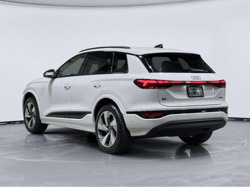 Glacier White Metallic 2025 Audi Q6 e-tron Premium Plus
