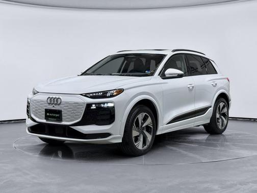 Glacier White Metallic 2025 Audi Q6 e-tron Premium Plus