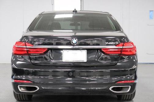 Photo 5 of 21 of 2019 BMW 740 i xDrive