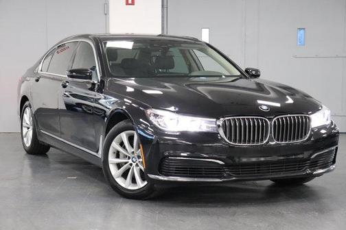 Photo 3 of 21 of 2019 BMW 740 i xDrive