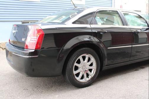 Cool Vanilla 2008 Chrysler 300 Touring