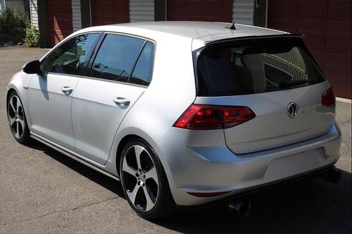 Reflex Silver Metallic 2017 Volkswagen Golf GTI 2.0T S 4-Door
