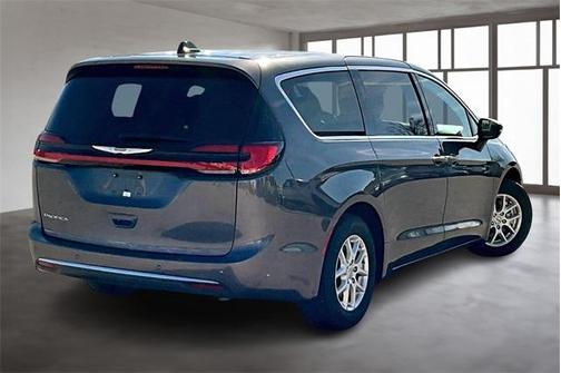 2023 Chrysler Pacifica Touring-L