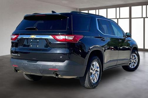 Mosaic Black Metallic 2020 Chevrolet Traverse LT Cloth