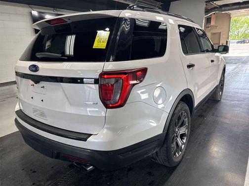 White Platinum Clearcoat Metallic 2018 Ford Explorer sport