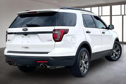 White Platinum Clearcoat Metallic 2018 Ford Explorer sport