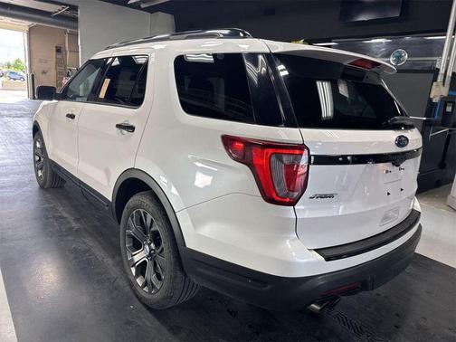 White Platinum Clearcoat Metallic 2018 Ford Explorer sport