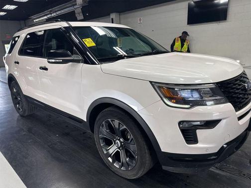 White Platinum Clearcoat Metallic 2018 Ford Explorer sport