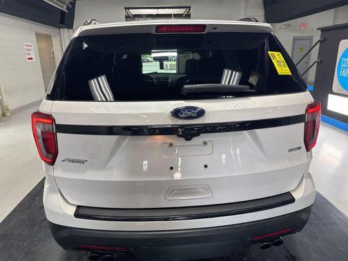 White Platinum Clearcoat Metallic 2018 Ford Explorer sport