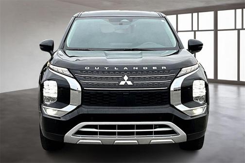 2023 Mitsubishi Outlander SE