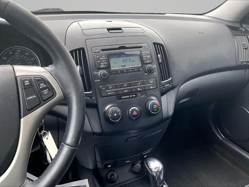 Shimmering Silver Metallic 2011 Hyundai Elantra Touring SE