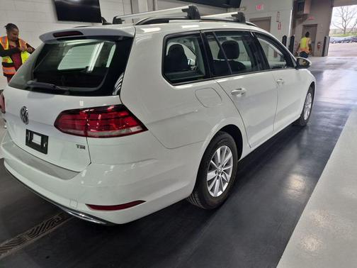 Pure White 2018 Volkswagen Golf SportWagen TSI S
