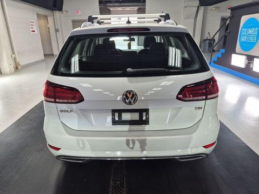 Pure White 2018 Volkswagen Golf SportWagen TSI S