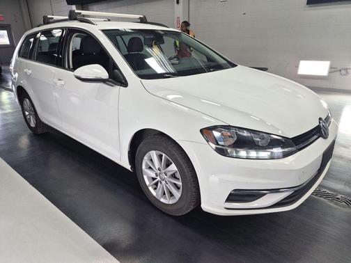 Pure White 2018 Volkswagen Golf SportWagen TSI S
