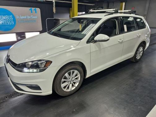 Pure White 2018 Volkswagen Golf SportWagen TSI S