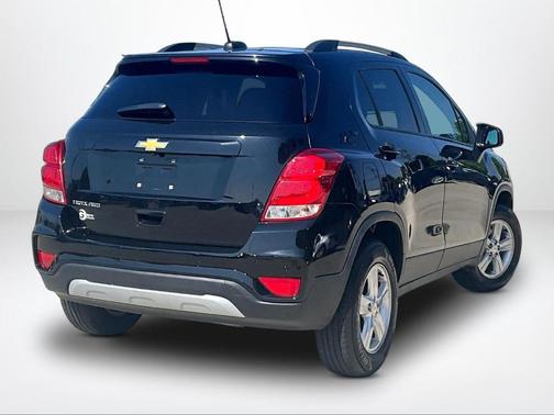 Mosaic Black Metallic 2022 Chevrolet Trax LT