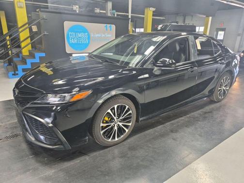 Midnight Black Metallic 2023 Toyota Camry SE