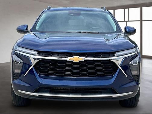 Blue Glow Metallic 2024 Chevrolet Trax LT