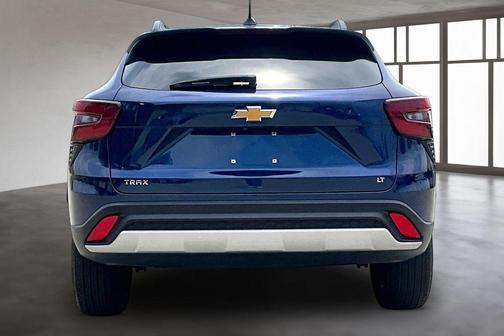 Blue Glow Metallic 2024 Chevrolet Trax LT