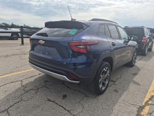 Blue Glow Metallic 2024 Chevrolet Trax LT
