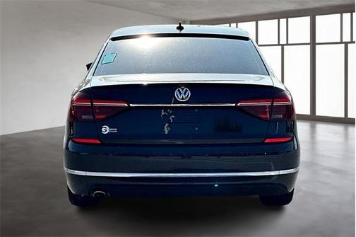 2018 Volkswagen Passat 2.0T SEL Premium