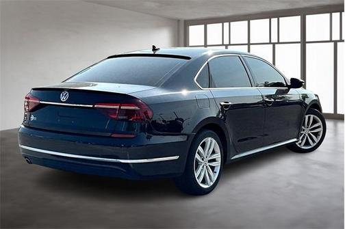 2018 Volkswagen Passat 2.0T SEL Premium