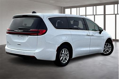 2023 Chrysler Pacifica Touring-L