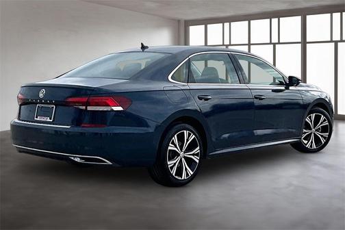 2022 Volkswagen Passat 2.0T SE