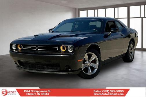 Pitch Black Clearcoat 2016 Dodge Challenger SXT