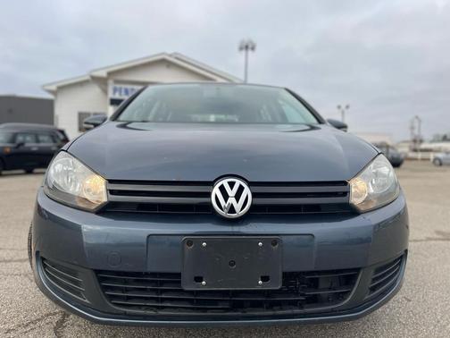 2010 Volkswagen Golf 4-Door