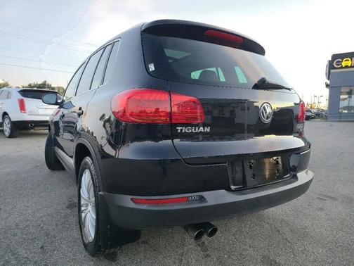 Deep Black Pearl 2015 Volkswagen Tiguan 4MOTION Auto SE w/Appearance