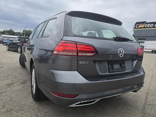 Platinum Gray Metallic 2018 Volkswagen Golf SportWagen TSI S