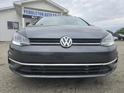 Platinum Gray Metallic 2018 Volkswagen Golf SportWagen TSI S