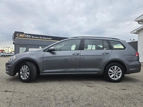Platinum Gray Metallic 2018 Volkswagen Golf SportWagen TSI S