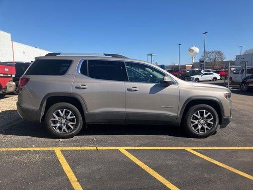 2023 GMC Acadia SLT